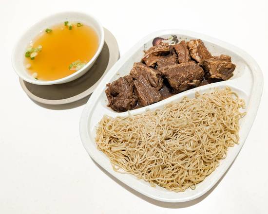 107. Stewed Beef Brisket with Noodle 牛腩撈麵